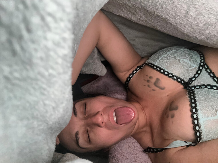 Busty Queen cover image