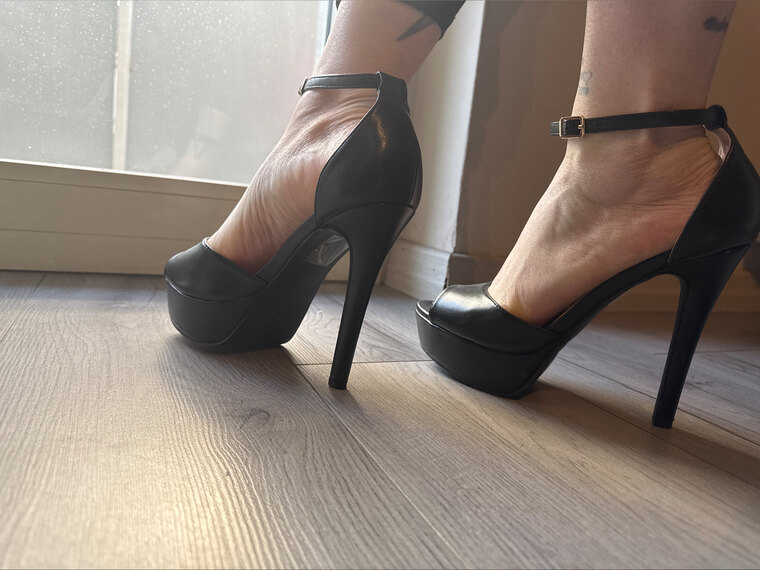SecretFeetQueen cover image