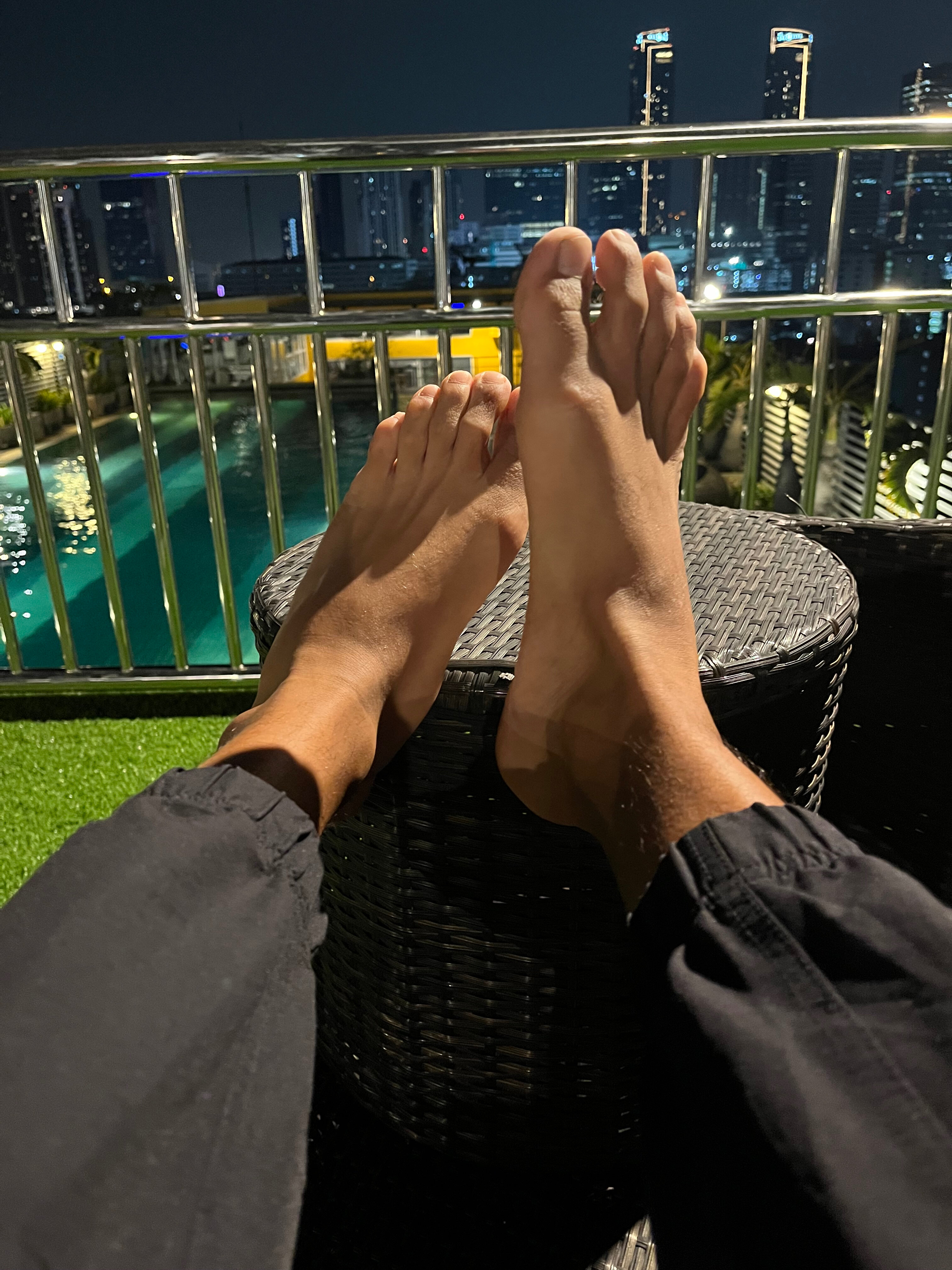 Leonfeet27 banner image