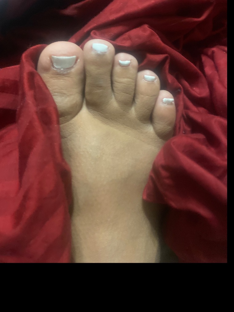 Pretty feet banner image