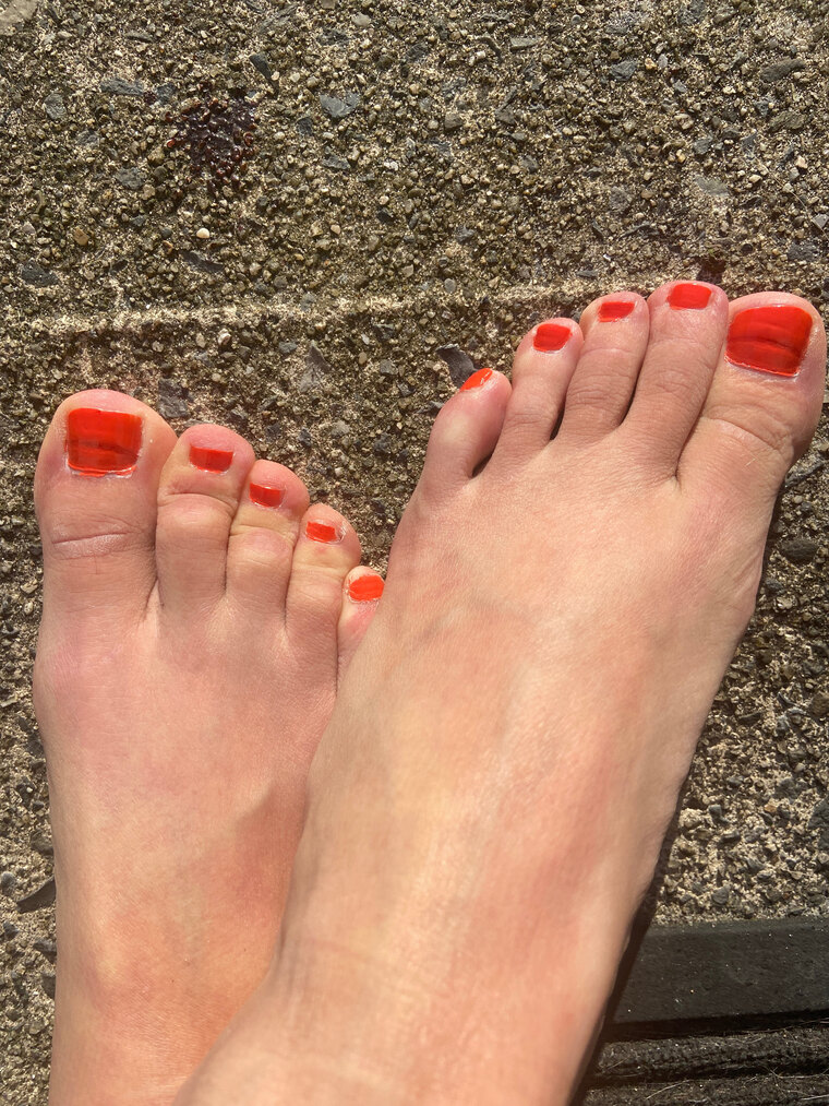 Tiny toes cover image
