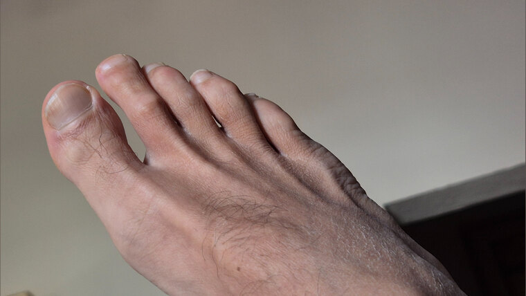 Art_feet_light cover image