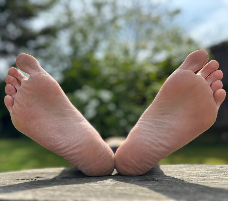 ToesAndToned banner image