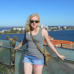 Blondepom avatar