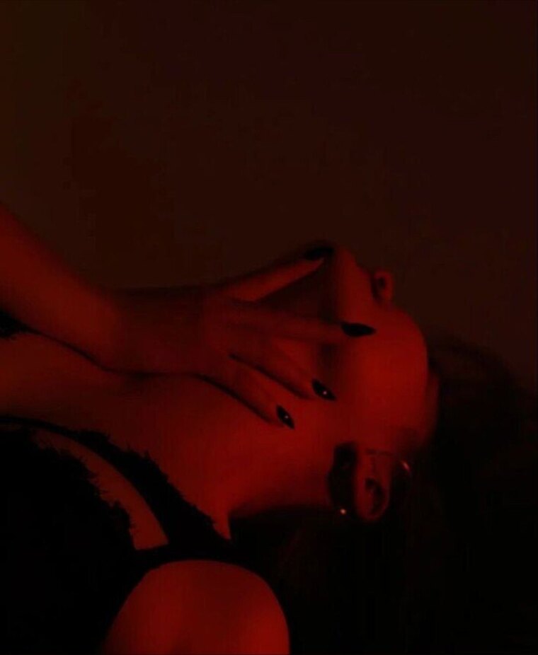 Isabella🥵 cover image