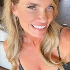 HotWifeAmber avatar