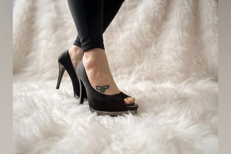 Under Freyas Feet cover image