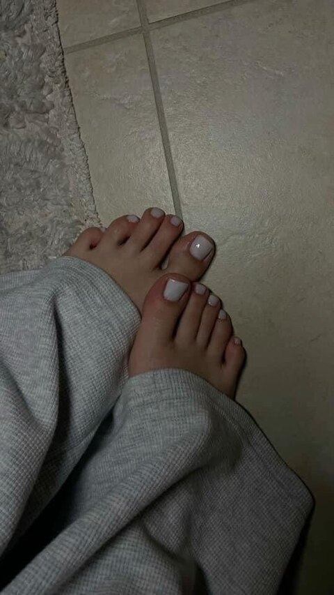 Emma’s feet cover image