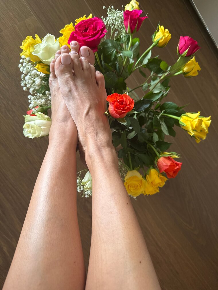 Honeyfeet777 banner image