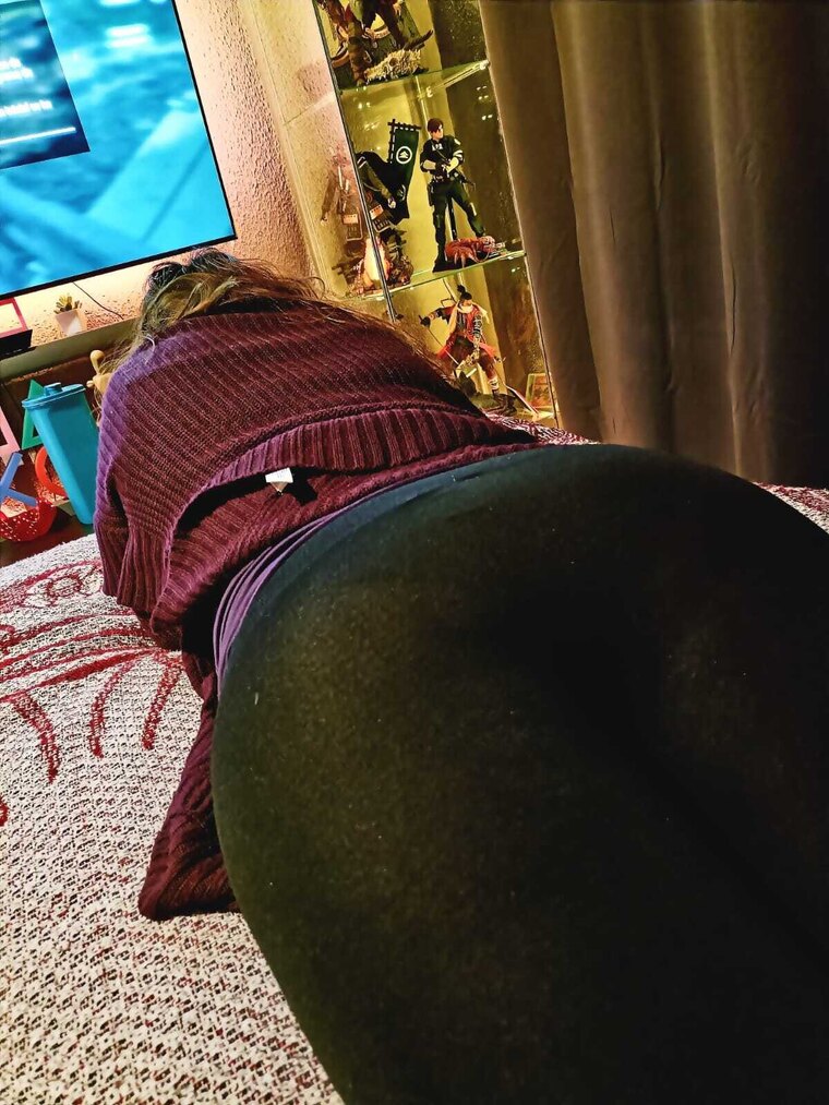 YADELISILUET cover image