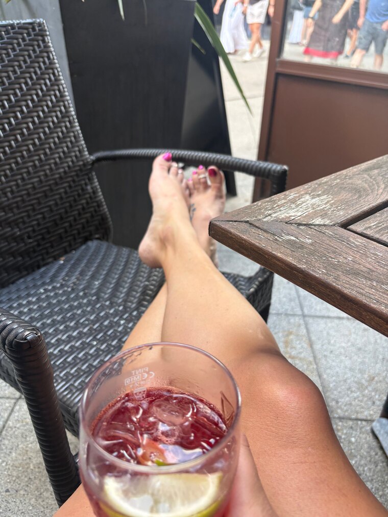 Posethetoes cover image