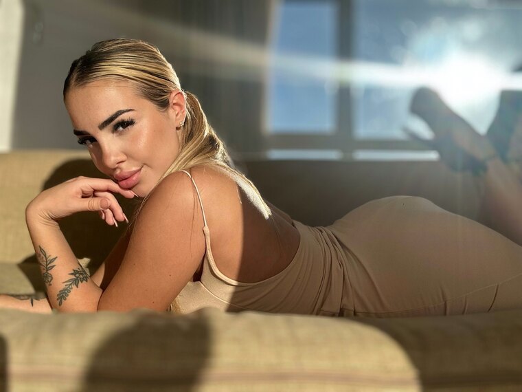 Valentina Luna banner image