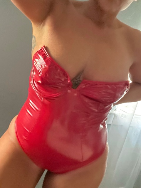 Curvequeen77 cover image