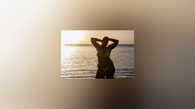 Curvy Rose banner image