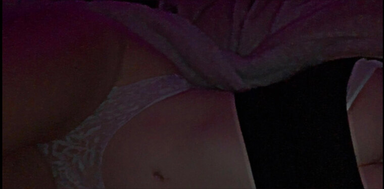 Chlo ๐ซถ๐ป banner image