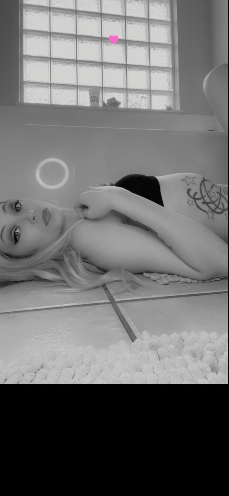 Uncensored_hottie banner image