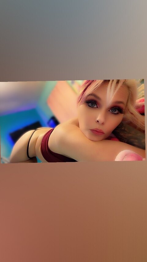 Urfavoritehotwife cover image