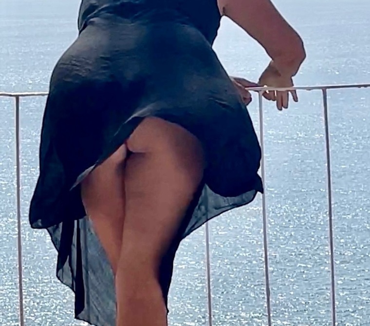 Latinaqueen banner image