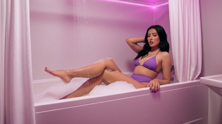 Izzy Flowerz 💜 banner image