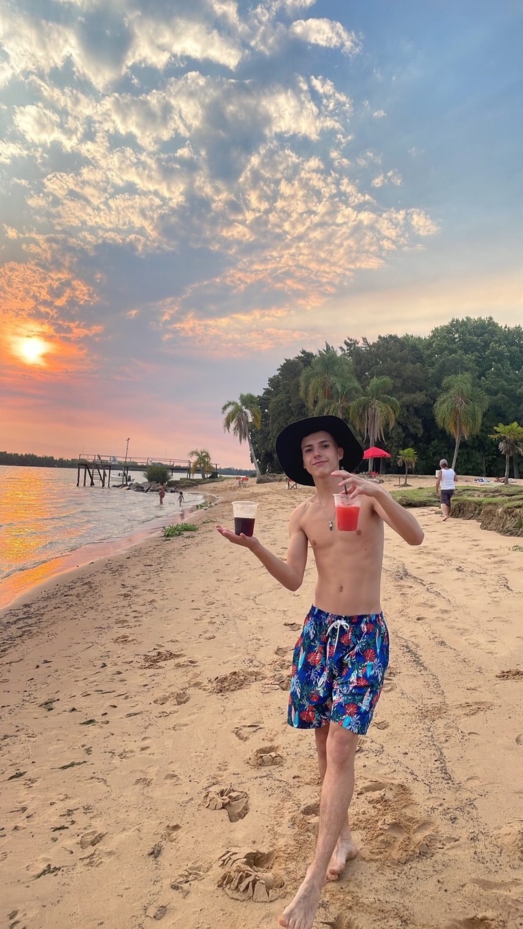 🔥𝐕𝐚𝐥𝐞𝐧𝐓𝐞𝐞𝐧𝐇𝐨𝐭🔥 cover image