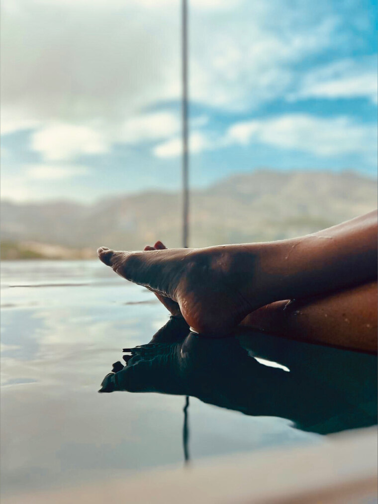 Valeria Luz cover image