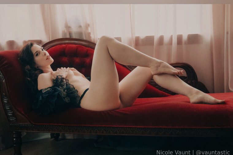 Nicole Vaunt banner image