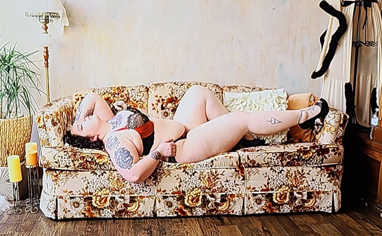 Velvet Von Black banner image