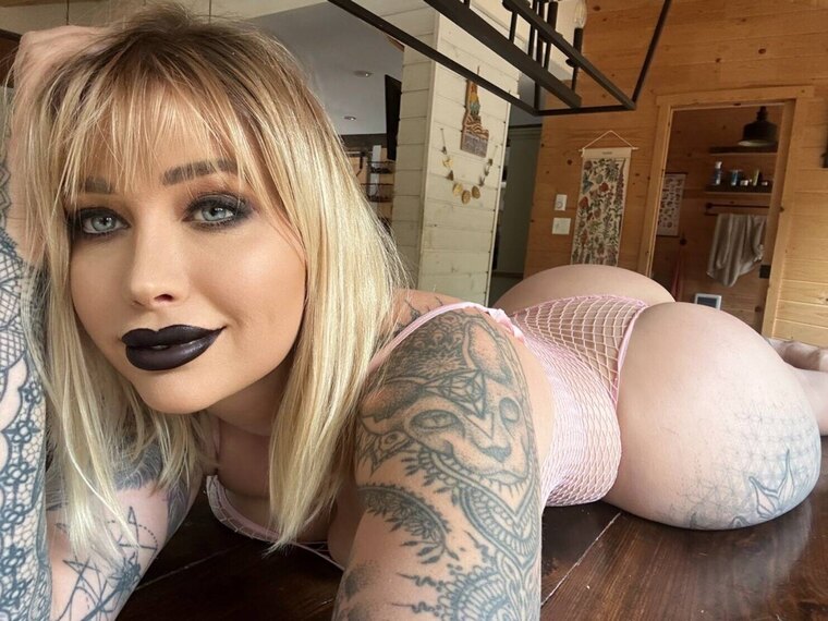 Vicky Aisha (#1 M!LF💦) banner image