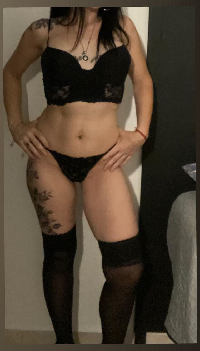 Vickyyhot banner image