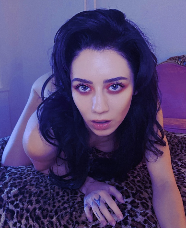 Victoria V Free cover image