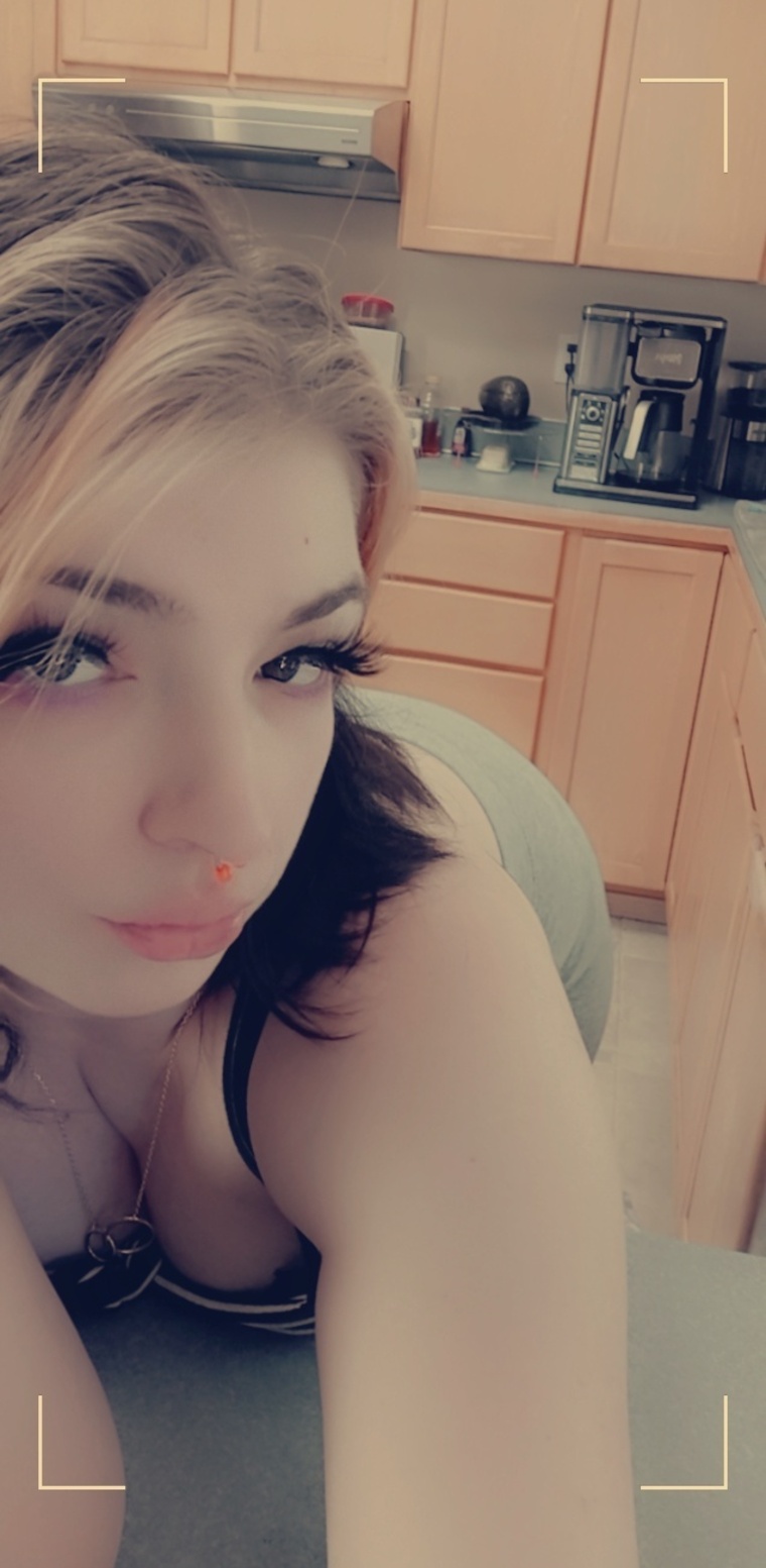 YourVirtualStonerGirlfriend cover image