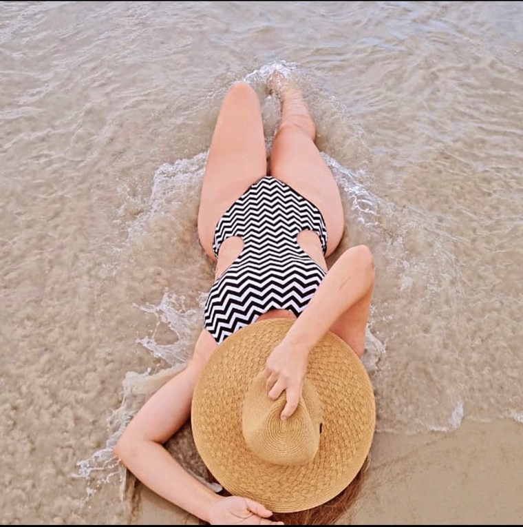 Bruna Dias cover image