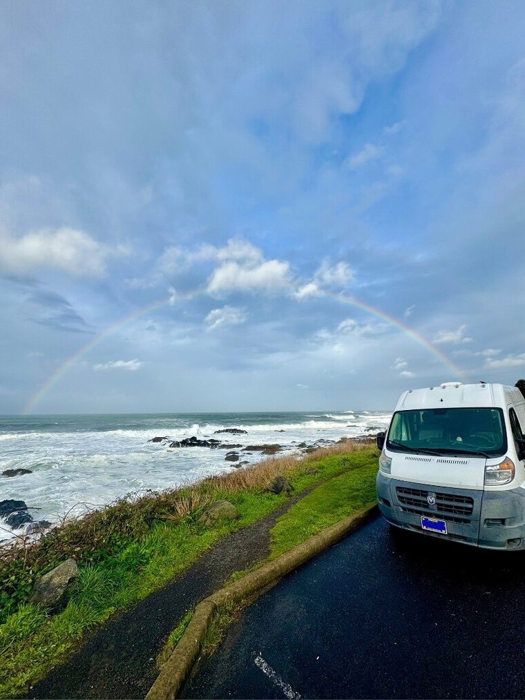 VIVRE 🚐🏴‍☠️ cover image