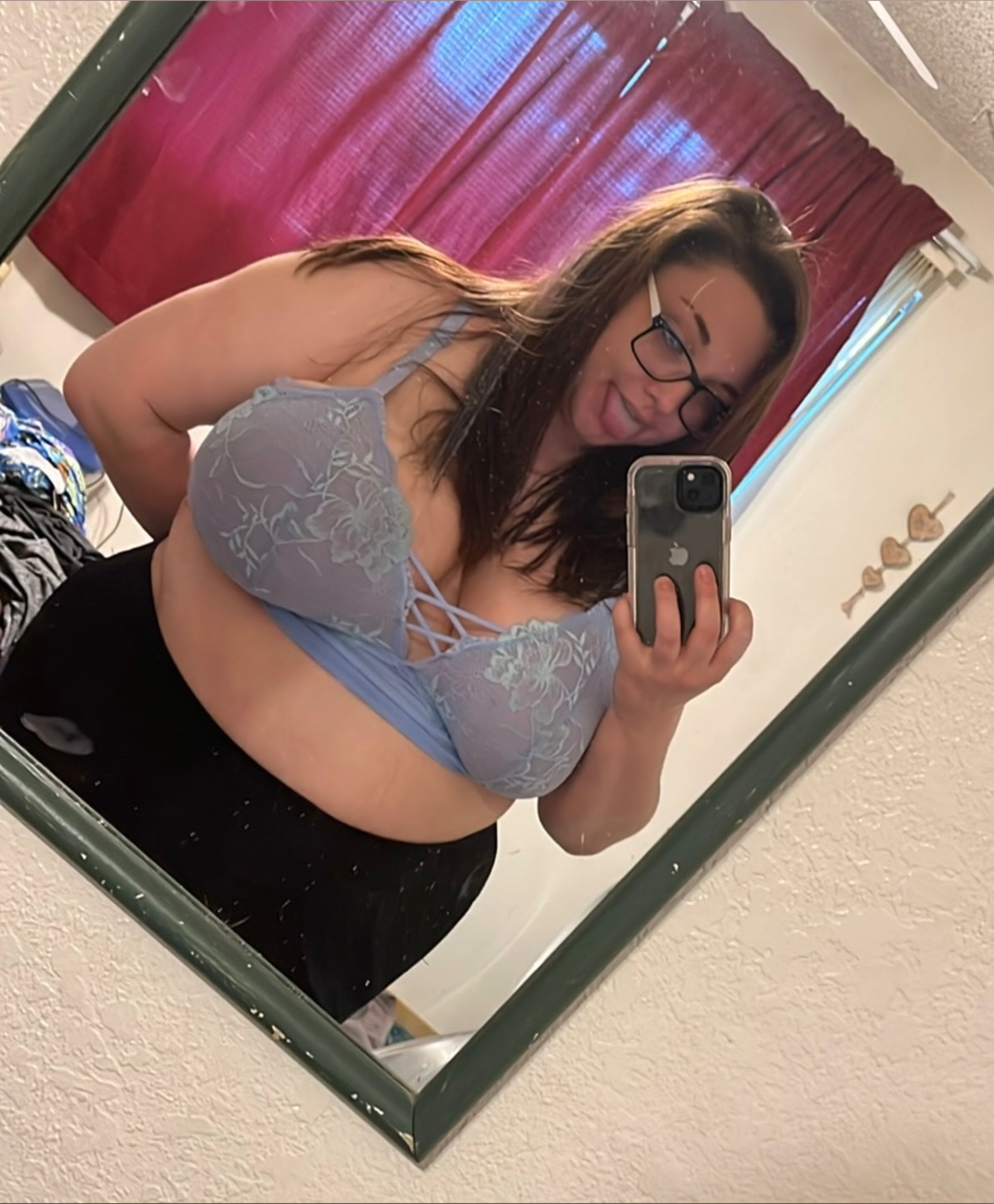 V.Queen banner image