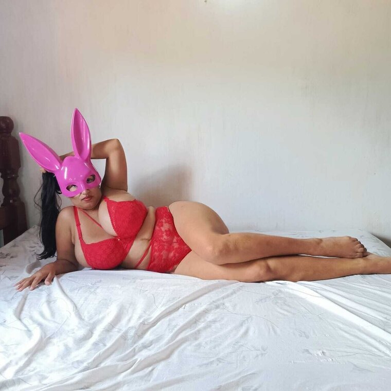 Busty Dani💋🖤 cover image