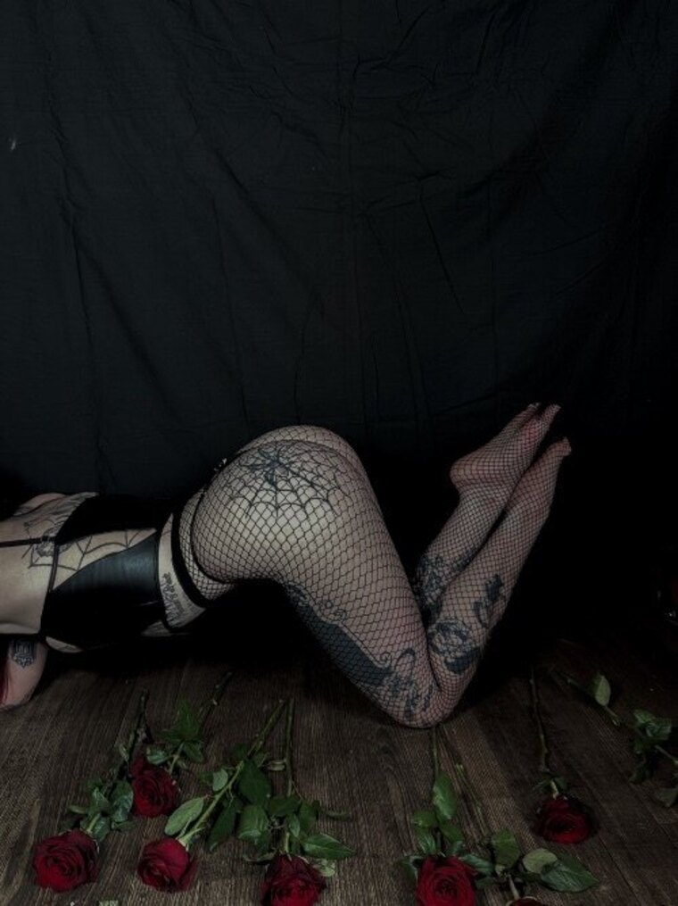Sabrina 🖤 banner image
