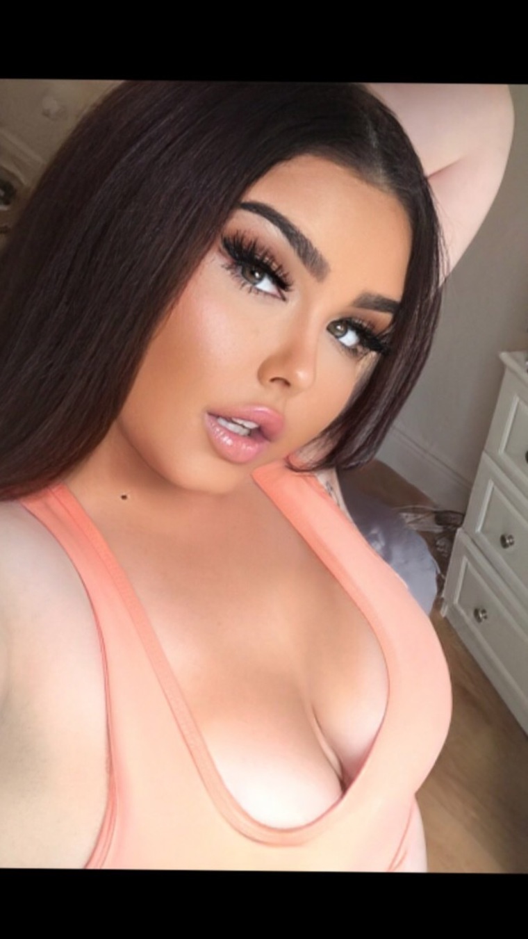 Brunette queen banner image