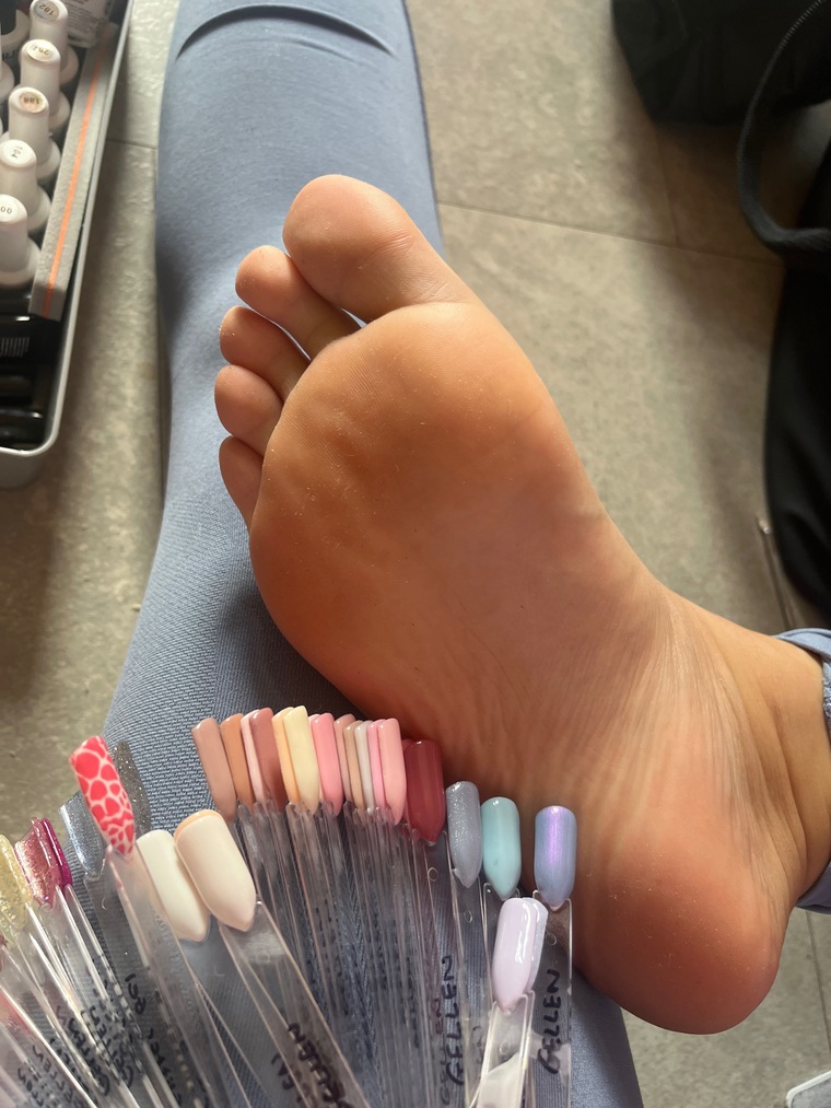 Whitegirlfeet banner image