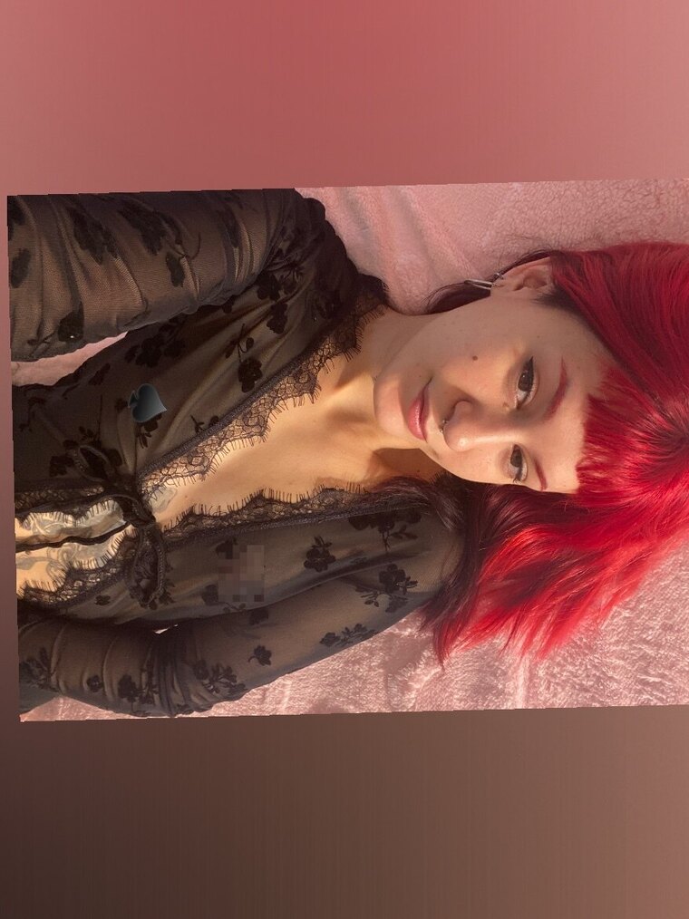 Delfi🖤😈 cover image