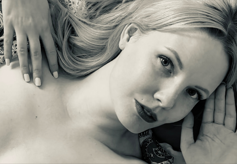 Barefoot Housewife cover image