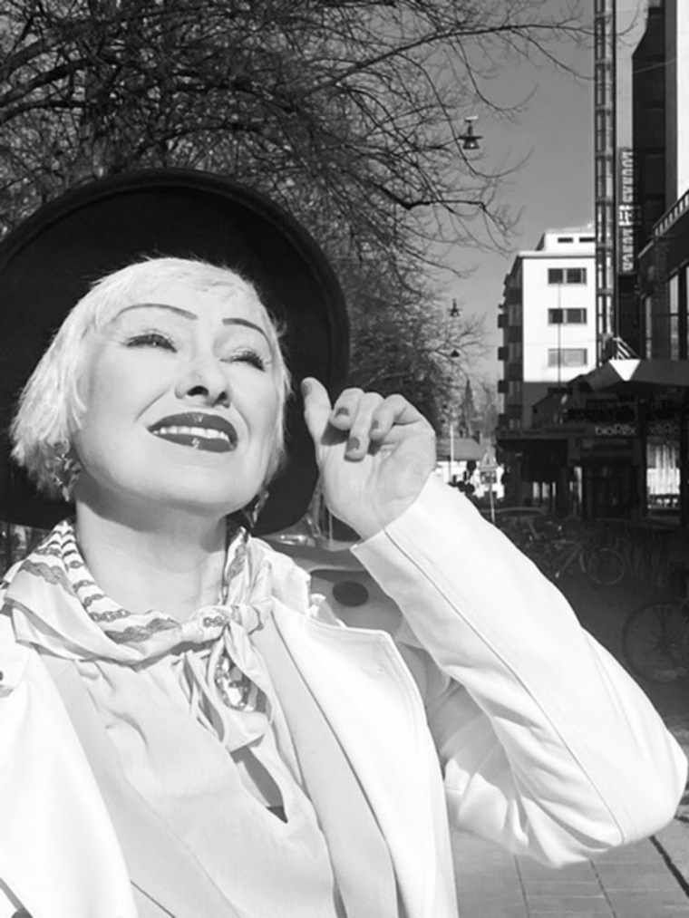 Womaninredlips👄 banner image