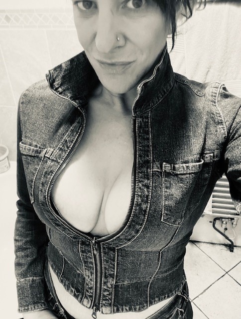 MatureFemaleFitnessFree banner image