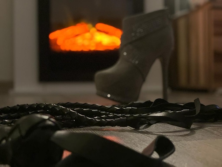 X LadyFeet π banner image