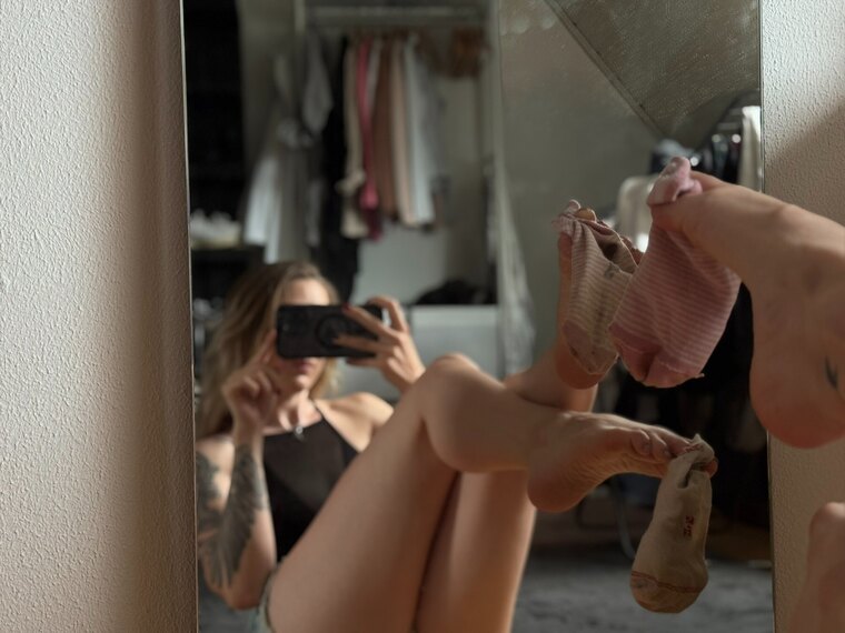 SocksFeet_Mistress_Nina cover image