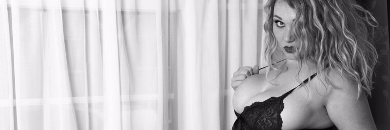 NaughtyNatali banner image