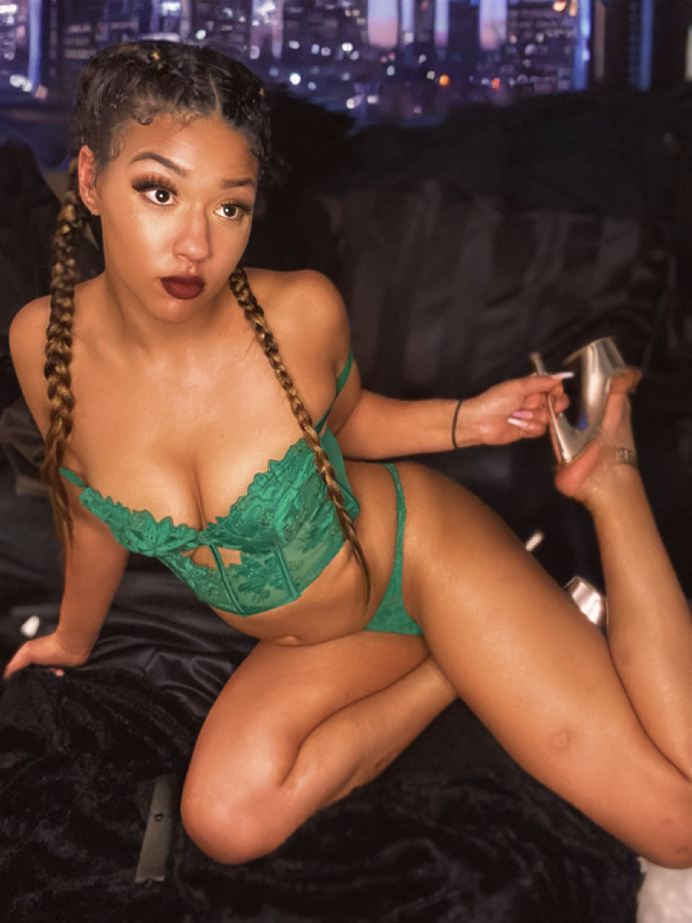 LOLA LEE banner image