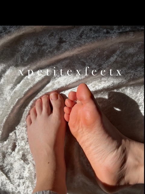 xpetitexfeetx cover image