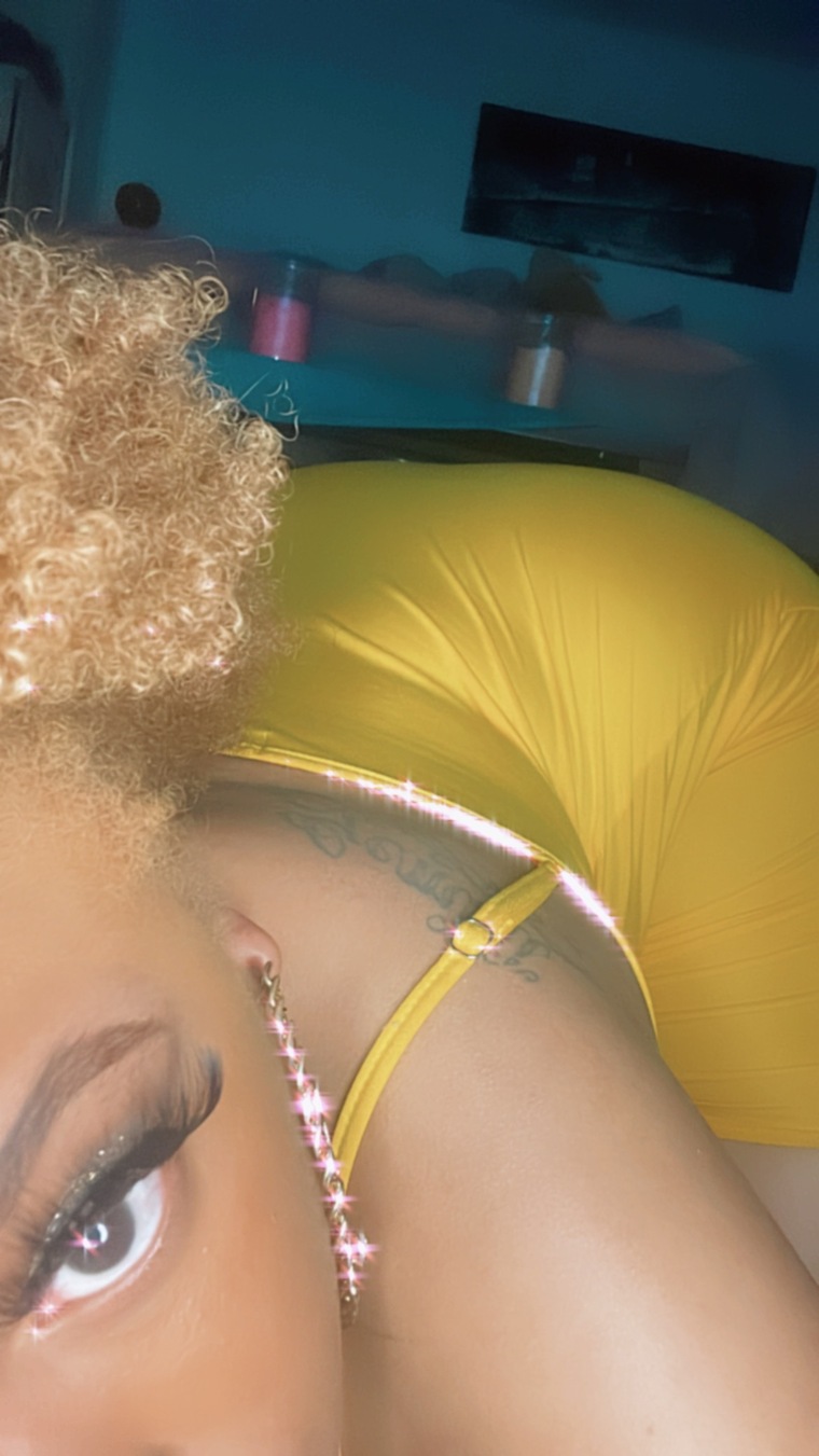 Yanna Pinkk banner image