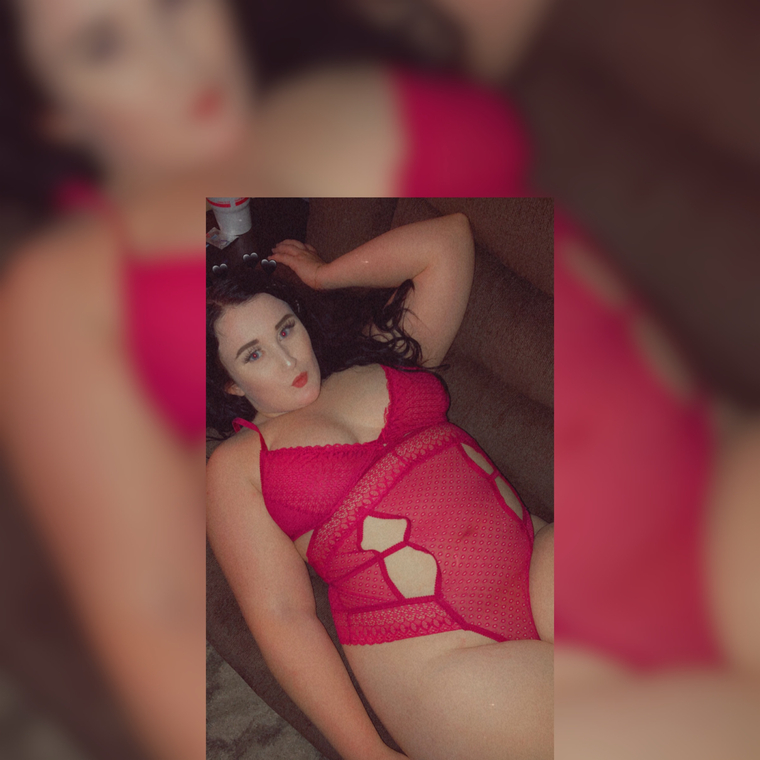 Roxie🌹 {Top 10%❤️} cover image