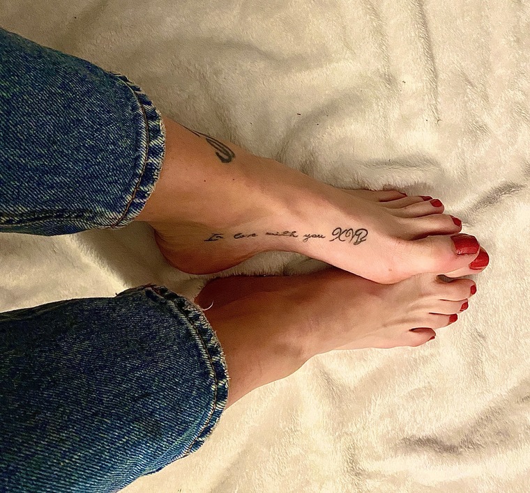 Smerald feet cover image